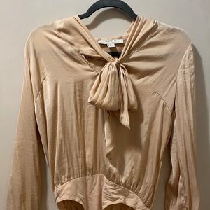 Blouse tan/beige/gold with front bow